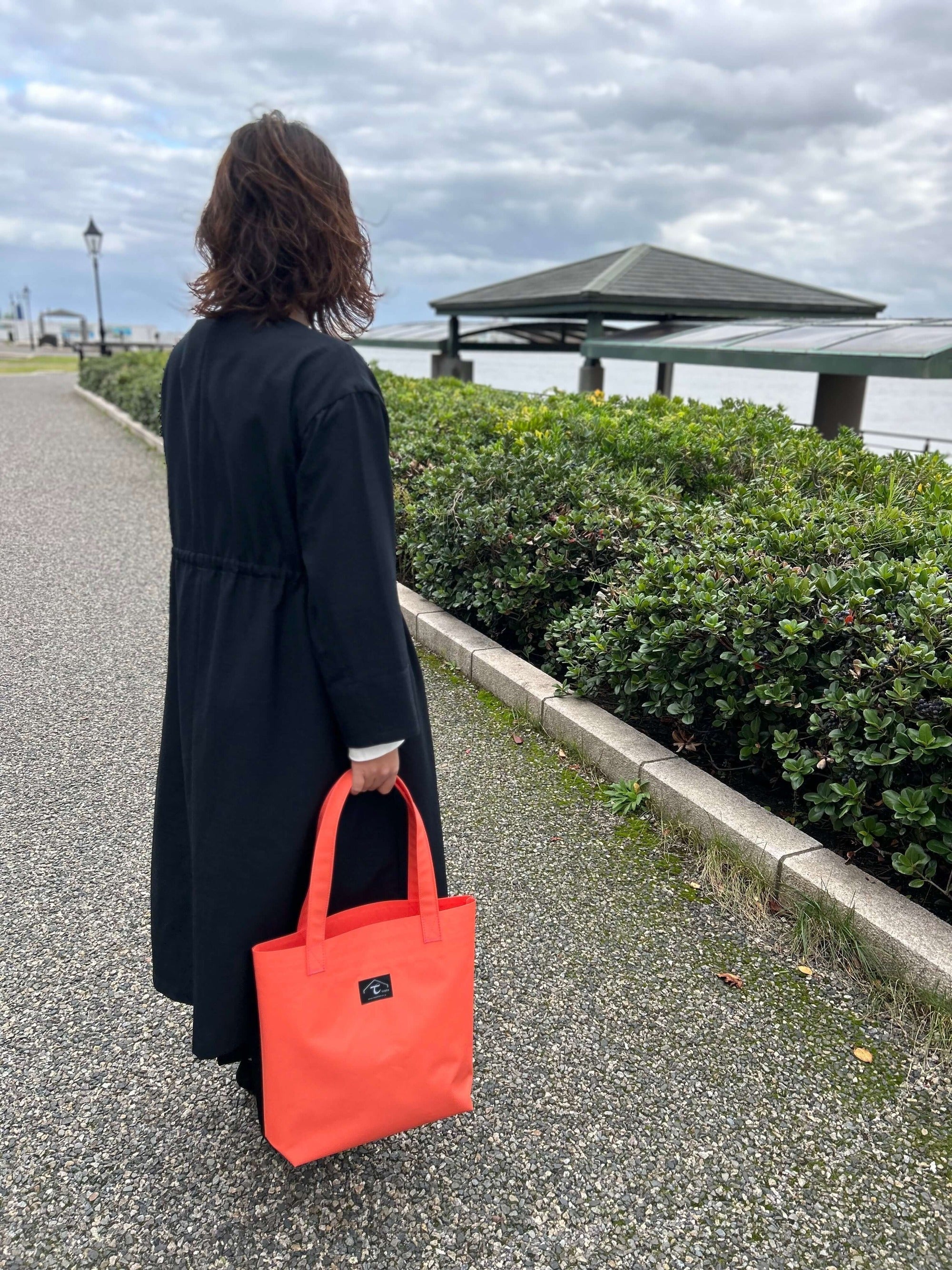 ☆日よけテントのトートバッグ （ベージュ×ラベル白) - 当世館